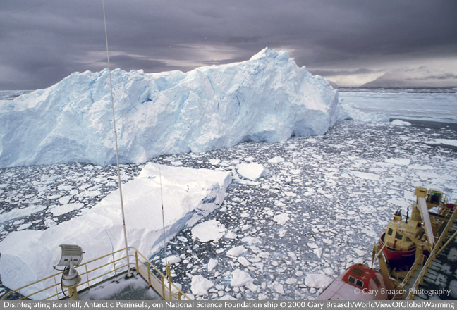 Disintegrating face of the MÕller Ice Shelf